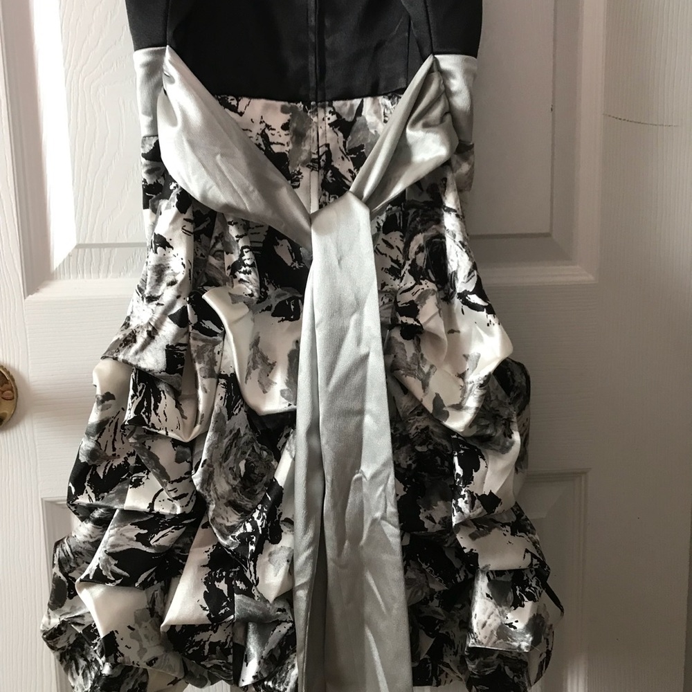 Short Cocktail Dress by Roxy Size 5 - Picture 3 of 5